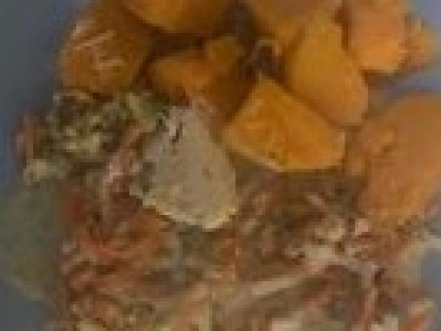 Pangasius aux petits légumes dans une sauce crème fraiche légère au curry et patates douces (1p) 