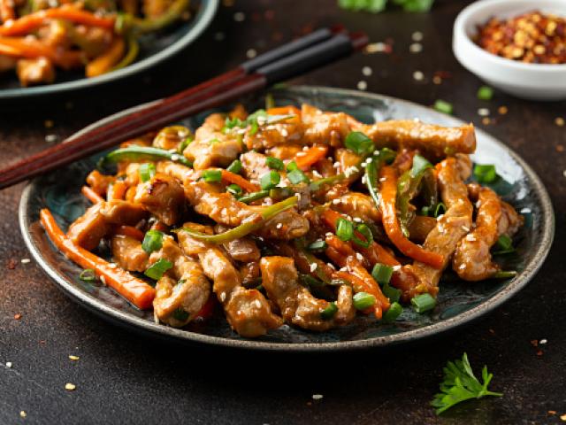 Wok au porc et légumes chinois sauce soja (2p)