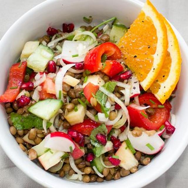 Salade de lentilles aux noix, fruits et pesto (4p)